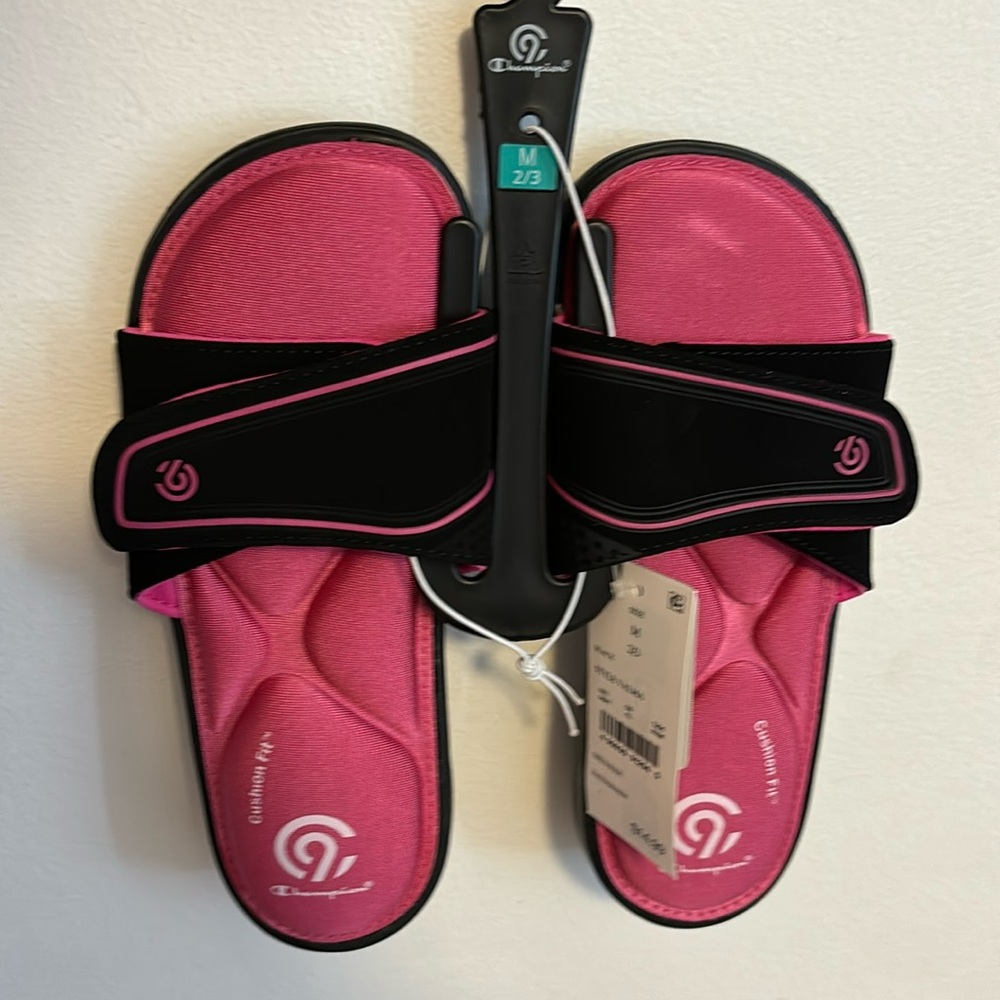 NWT kids champion slides size M2/3
